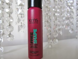 Styling spray for a sleek blowdry