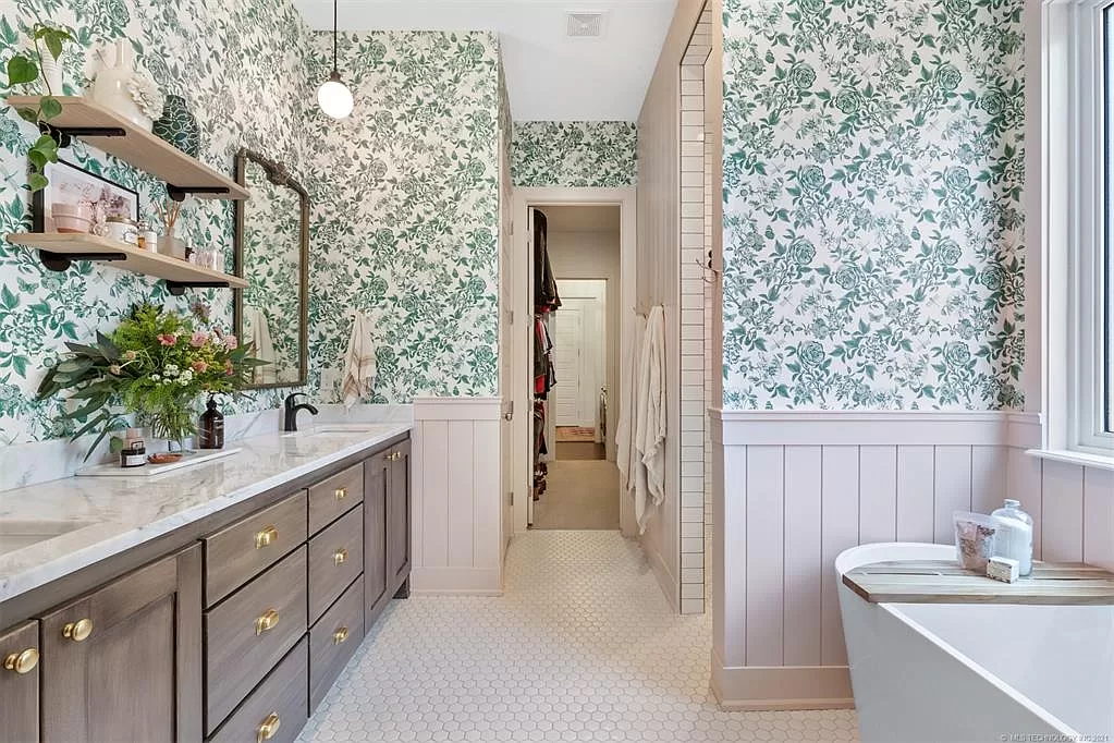 Shelley Elizabeth Designs Primary Bathroom Renovation